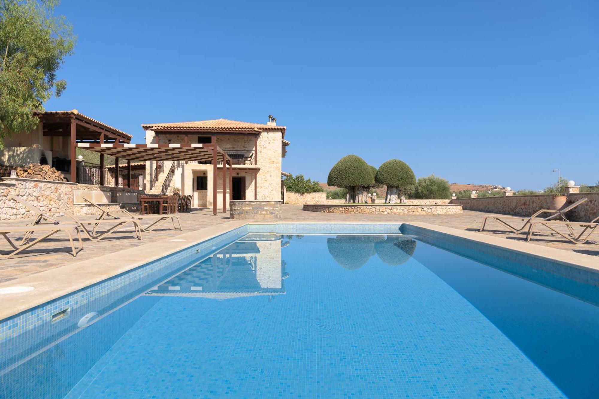 Willa Nestor Villa, With Heated Pool & Absolute Privacy Roumelí